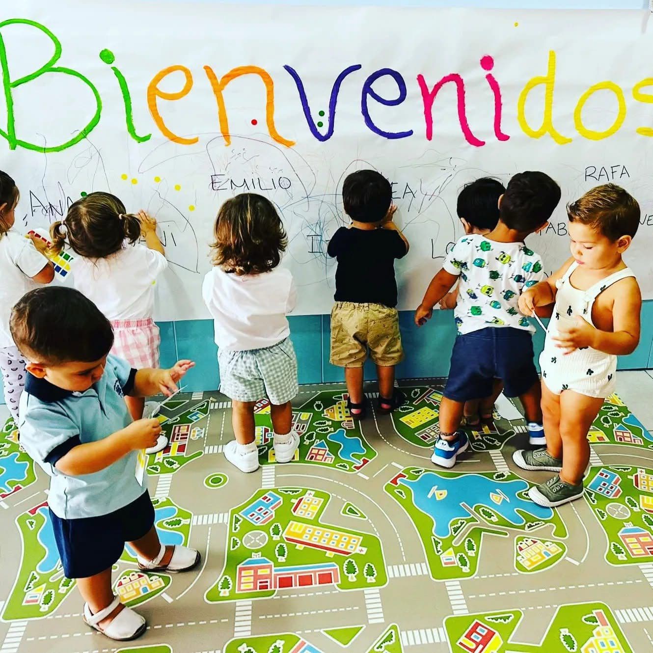 Niños jugando en CEI Petits 2